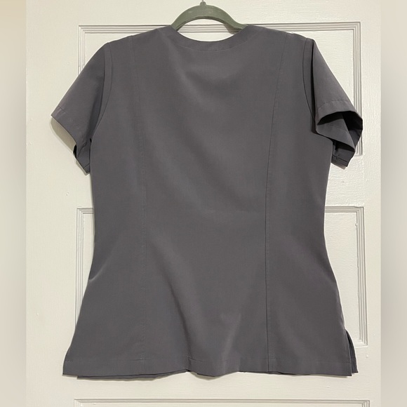 Women’s grey Jockey scrub top. Medium. Excellent used condition - Picture 3 of 4